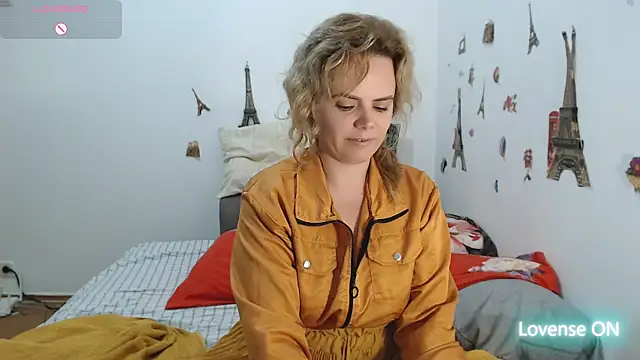 hotmilf4uxxx online show from November 17, 2025, 11:03 am