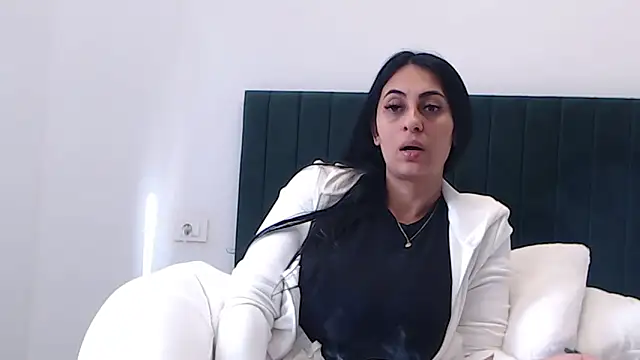 Aimeclark online show from October 17, 2025, 11:34 am