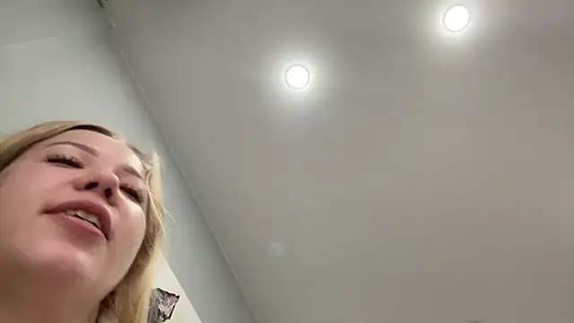 Embersweetbunny online show from September 11, 2025, 6:46 am