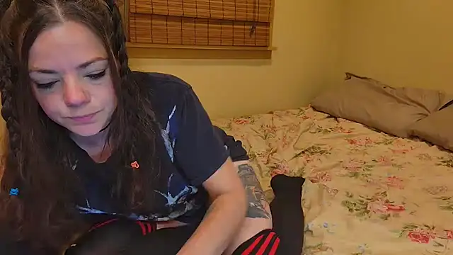 MiaElizabeth online show from November 7, 2025, 8:52 am