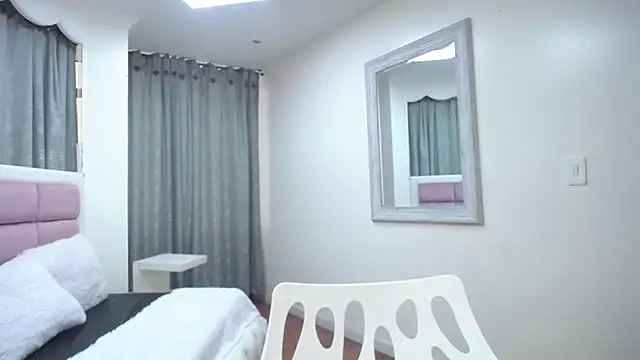 IssadoraJames online show from February 7, 2025, 6:34 pm