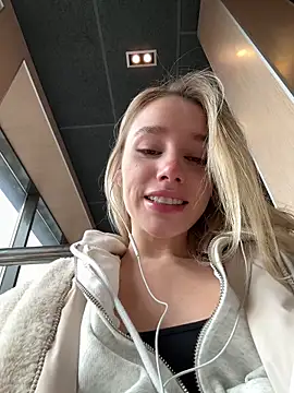 Snapshot of SSSATIVA_model chatting on October 22, 2025, 12:43 am SSSATIVA model online show from October 22, 2025, 12:43 am