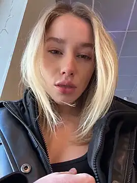 Snapshot of SSSATIVA_model chatting on November 19, 2025, 4:34 am SSSATIVA model online show from November 19, 2025, 4:34 am