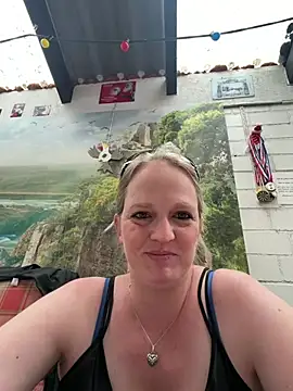 caro kitten online show from July 23, 2026, 1:08 pm