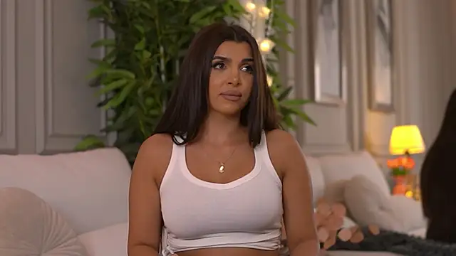 NicoleCellini online show from April 8, 2026, 7:04 pm