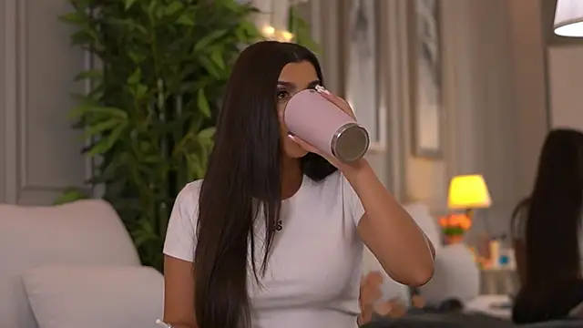 NicoleCellini online show from April 7, 2026, 6:32 pm