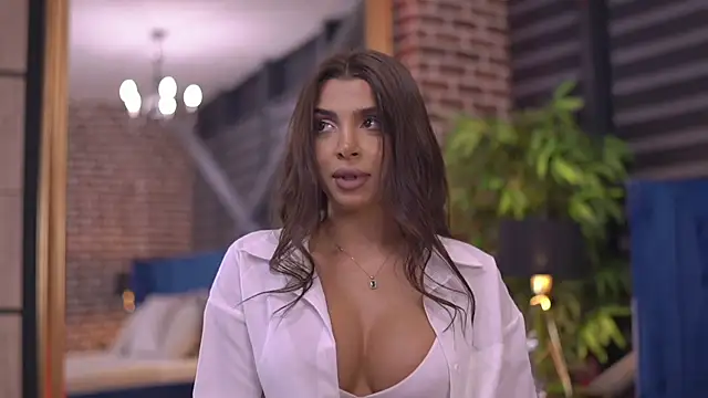 NicoleCellini online show from October 3, 2025, 6:31 pm