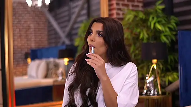 NicoleCellini online show from October 8, 2025, 6:41 pm