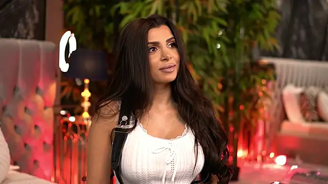 Snapshot of NicoleCellini chatting on December 18, 2025, 7:18 pm NicoleCellini online show from December 18, 2025, 7:18 pm