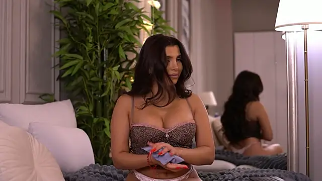 NicoleCellini online show from March 4, 2026, 7:32 pm