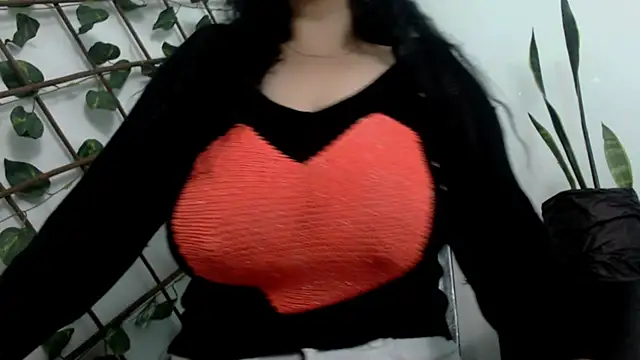 Snapshot of Donniia chatting on January 12, 2025, 1:05 pm Donniia online show from January 12, 2025, 1:05 pm