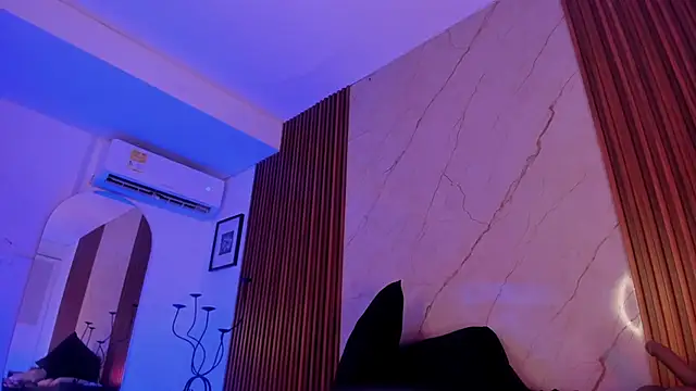 Emiilycollins online show from November 15, 2025, 2:26 am