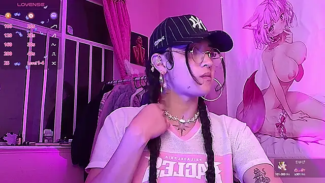 moonfiredancer online show from September 19, 2025, 4:49 am