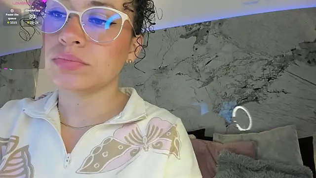 LIZ HOLMES online show from December 17, 2025, 11:04 am