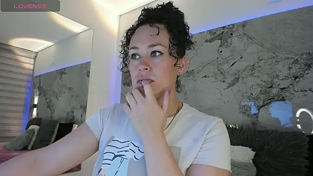 LIZ HOLMES online show from September 19, 2025, 10:30 am