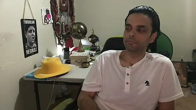 Snapshot of GForceSavage chatting on September 14, 2025, 10:10 pm GForceSavage online show from September 14, 2025, 10:10 pm