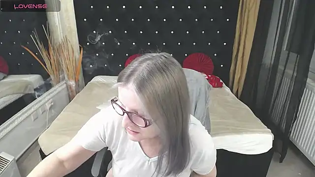 Lilly hott online show from March 10, 2025, 6:56 pm