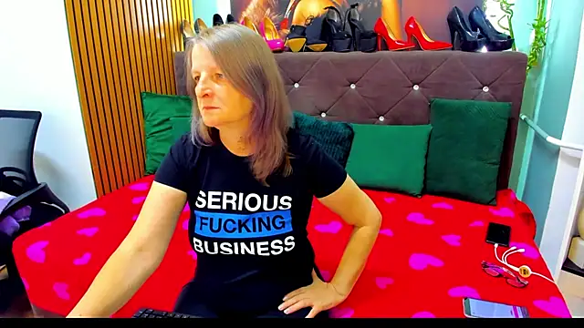 Lilly hott online show from October 3, 2025, 6:20 pm