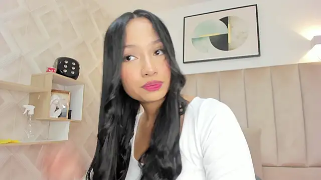 Anniie Queen online show from April 15, 2026, 2:28 am