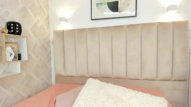 Anniie Queen online show from March 28, 2026, 3:51 am