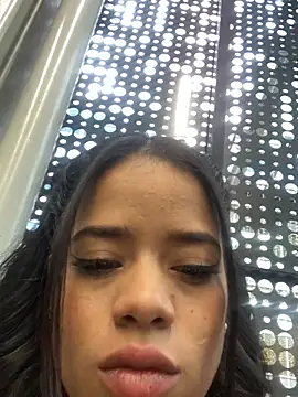 alexahoot10 online show from January 8, 2025, 9:34 pm