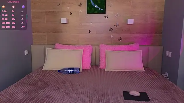 SaraCros online show from October 18, 2025, 5:31 am