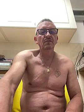 Snapshot of ElenaBebe chatting on November 2, 2025, 4:28 am ElenaBebe online show from November 2, 2025, 4:28 am