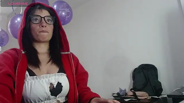 Snapshot of angelie_3 chatting on November 4, 2025, 4:49 am angelie 3 online show from November 4, 2025, 4:49 am