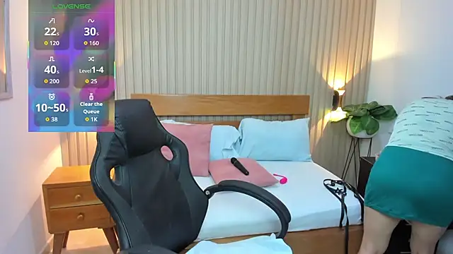 luciana ballesteros  online show from March 3, 2026, 12:23 pm