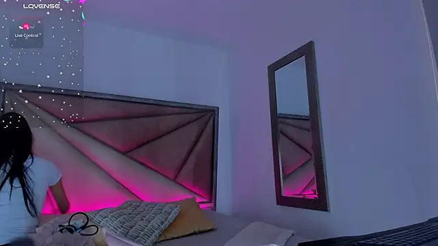 FaloonRoussel online show from September 25, 2025, 6:25 pm