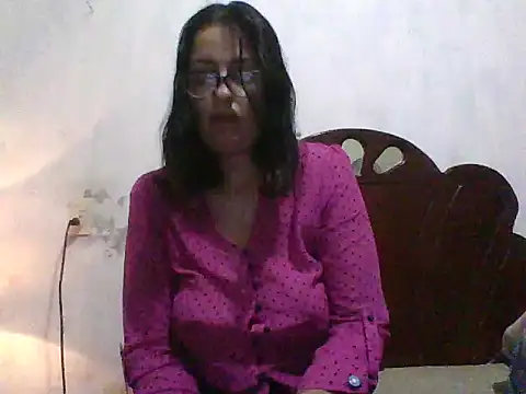 Snapshot of Samanthat33 chatting on February 27, 2025, 5:58 pm Samanthat33 online show from February 27, 2025, 5:58 pm