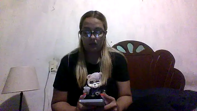 Samanthat33 online show from October 31, 2025, 11:33 pm