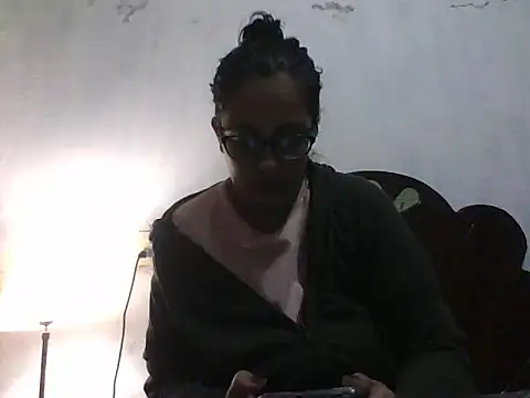 Snapshot of Samanthat33 chatting on December 9, 2024, 4:34 am Samanthat33 online show from December 9, 2024, 4:34 am
