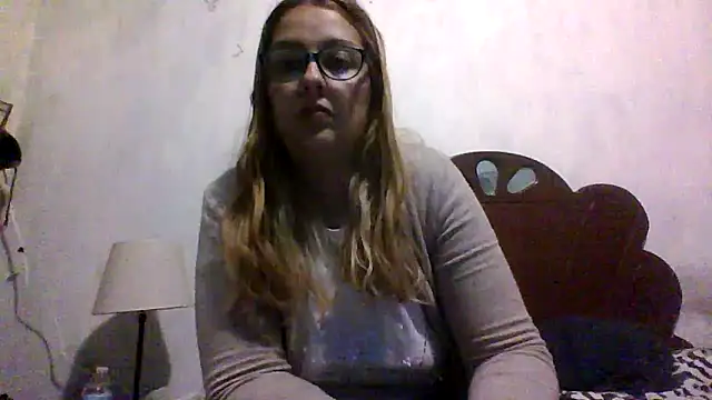 Samanthat33 online show from November 28, 2025, 3:39 am