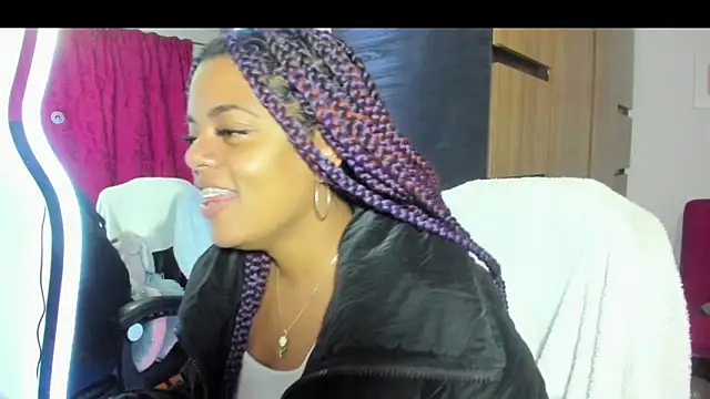 ladyrd1 online show from November 20, 2025, 3:51 am