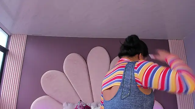 MarianaGarciaa   online show from October 3, 2025, 7:48 pm