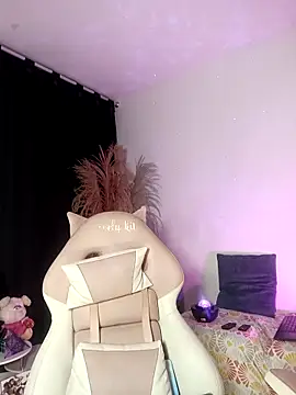 lovely kitt online show from October 24, 2025, 2:10 am