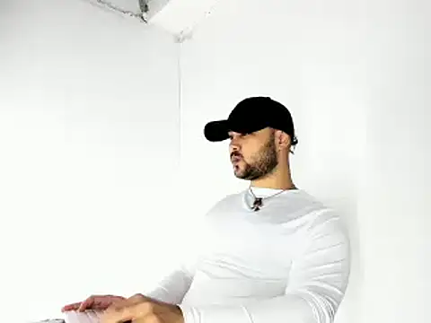 Snapshot of Sebas-hott chatting on October 19, 2025, 10:34 pm Sebas-hott online show from October 19, 2025, 10:34 pm