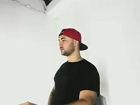 Snapshot of Sebas-hott chatting on October 14, 2025, 11:04 pm Sebas-hott online show from October 14, 2025, 11:04 pm