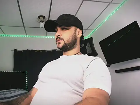 Snapshot of Sebas-hott chatting on February 15, 2026, 9:25 pm Sebas-hott online show from February 15, 2026, 9:25 pm