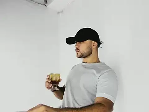 Snapshot of Sebas-hott chatting on October 30, 2025, 10:39 pm Sebas-hott online show from October 30, 2025, 10:39 pm