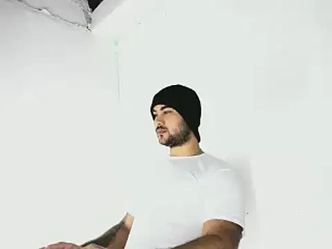 Snapshot of Sebas-hott chatting on October 10, 2025, 10:43 pm Sebas-hott online show from October 10, 2025, 10:43 pm