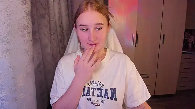 KeiraNight online show from February 23, 2025, 2:04 pm