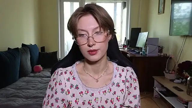 MalvinaBlum online show from May 17, 2026, 3:06 am