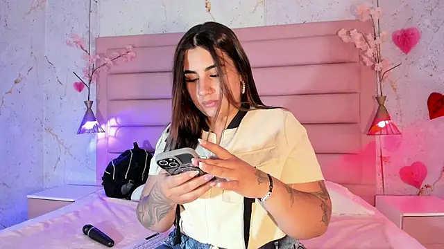 sabrinamilani online show from March 15, 2026, 3:13 am