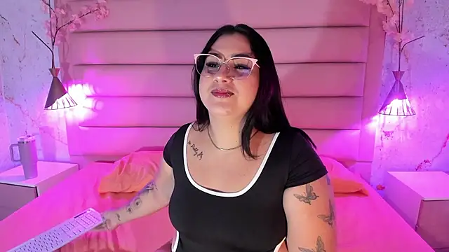 sabrinamilani online show from January 19, 2026, 3:21 am