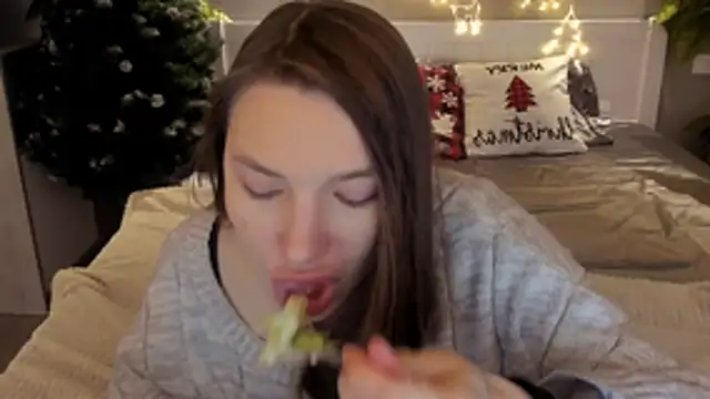 Snapshot of IceDanielles chatting on January 10, 2026, 1:50 pm IceDanielles online show from January 10, 2026, 1:50 pm