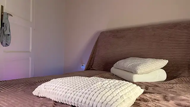 itsmaxxbaby  online show from March 22, 2026, 4:27 am