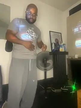 Snapshot of Enos3 chatting on October 5, 2025, 11:06 pm Enos3 online show from October 5, 2025, 11:06 pm