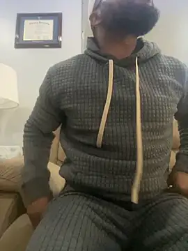 Snapshot of Enos3 chatting on October 27, 2025, 12:28 pm Enos3 online show from October 27, 2025, 12:28 pm